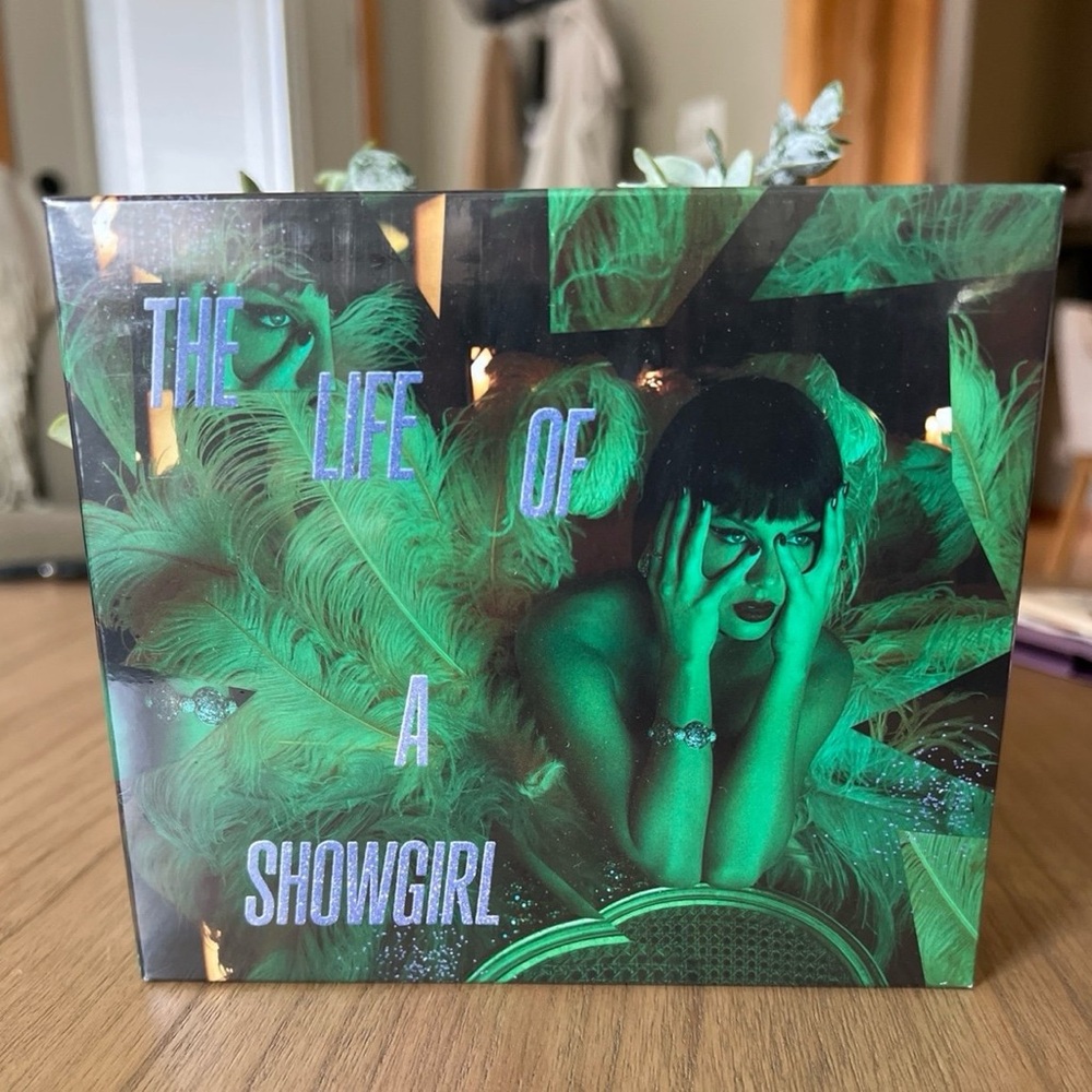 NEW The Life of a Showgirl “It’s Rapturous” Deluxe CD Necklace Set Taylor Swift